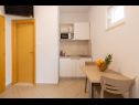 Apartmány Gianni - modern & great location: SA1(2), A2(2+2), A3(2+2) Makarska - Riviera Makarska  - Studio apartmán - SA1(2): kuchyně a jídelna