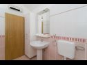 Apartmány Ennio - free parking: A1(6+2) Makarska - Riviera Makarska  - Apartmán - A1(6+2): koupelna s WC