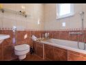 Apartmány Duki - sea view: A1(4+1), A2(3+2) Makarska - Riviera Makarska  - Apartmán - A2(3+2): koupelna s WC