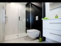 Apartmány Luxury - heated pool, sauna and gym: A1(2), A2(2), A3(4), A4(2), A5(4), A6(2) Makarska - Riviera Makarska  - Apartmán - A5(4): koupelna s WC