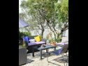 Apartmány Viki - seaview & garden terrace: A1(6) Makarska - Riviera Makarska  - Apartmán - A1(6): zahradní terasa