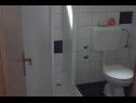 Apartmány Marija - 20 m from beach : A1(2+3), A3(2+2), A4(2+2), SA5(2+1) Betina - Ostrov Murter  - Apartmán - A3(2+2): koupelna s WC