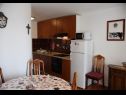 Apartmány Ema - 30m from the sea A1(4), A2(2+1), A3(5) Murter - Ostrov Murter  - Apartmán - A1(4): kuchyně a jídelna