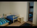 Apartmány Zdravko - 150 m from sandy beach: SA1(3), SA2(3), A3(5) Duće - Riviera Omiš  - Apartmán - A3(5): ložnice