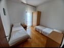 Apartmány Mari - 40 m from sea: A1(4), A2(2+2), SA3(2) Krilo Jesenice - Riviera Omiš  - Apartmán - A1(4): ložnice