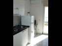 Apartmány Mari - 40 m from sea: A1(4), A2(2+2), SA3(2) Krilo Jesenice - Riviera Omiš  - Apartmán - A2(2+2): kuchyně
