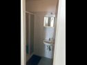 Apartmány Zorica - with view: A1(4+1), SA2(2+1), SA3(2+1), SA4(2+1), A5(10+1) Marusici - Riviera Omiš  - Studio apartmán - SA4(2+1): koupelna s WC