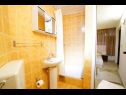 Apartmány Lile - comfortable 3 bedroom apartment: A1(6+2) Pisak - Riviera Omiš  - Apartmán - A1(6+2): koupelna s WC