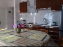 Apartmány Jugana - with pool : A1 donji(4), A2 gornji(4) Sumpetar - Riviera Omiš  - Apartmán - A1 donji(4): kuchyně a jídelna