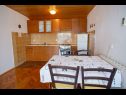 Apartmány a pokoje Ivan - great location: A1(2+2), A2(4), SA3(2), R1(2), R2(2) , R3(2) Novalja - Ostrov Pag  - Apartmán - A2(4): kuchyně a jídelna