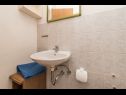 Apartmány Jadra - 28 m from beach: A1(2+2), A2(5), A3(2+3), A4(6) Stara Novalja - Ostrov Pag  - Apartmán - A3(2+3): koupelna s WC