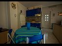 Apartmány Daju - 3 colours: A1 plavi(2+2), A2 žuti(4+1), A3 narančasti(2) Ždrelac - Ostrov Pašman  - Apartmán - A1 plavi(2+2): kuchyně a jídelna