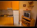 Apartmány Daju - 3 colours: A1 plavi(2+2), A2 žuti(4+1), A3 narančasti(2) Ždrelac - Ostrov Pašman  - Apartmán - A3 narančasti(2): kuchyně