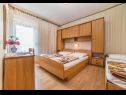Apartmány Duša - with great view: A1(4+1), A3 I kat(2+1), A2 II kat(2+1) Banjol - Ostrov Rab  - Apartmán - A3 I kat(2+1): ložnice