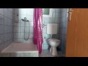 Apartmány Jase - 30 m from beach : SA1-crvena kuhinja(2), A2(4), SA3(2+1), SA4-bijela kuhinja(2) Lukovo Šugarje - Riviera Senj  - Apartmán - A2(4): koupelna s WC