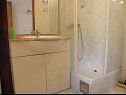 Apartmány Ana - 5 m from beach: A1 Plavi(2+2), A2 Rozi(2+2) Ribarica - Riviera Senj  - Apartmán - A2 Rozi(2+2): koupelna s WC