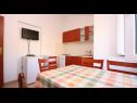 Apartmány Per - comfortable  family apartments A1(2+2), A2(4+1), A3(2+2) Grebaštica - Riviera Šibenik  - Apartmán - A2(4+1): kuchyně a jídelna