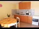 Apartmány Marija - 100 m from beach: A1(4), A2(4), A3(4), A4(3), A5(2+1) Tribunj - Riviera Šibenik  - Apartmán - A2(4): kuchyně a jídelna