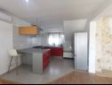 Apartmány Kate - 200 m from beach: A1(2), A2(4+1), SA3(2), A4(6+1) Vodice - Riviera Šibenik  - Apartmán - A4(6+1): kuchyně