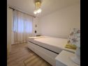 Apartmány Ines - cosy with free parking: A1(4) Kastel Stari - Riviera Split  - Apartmán - A1(4): ložnice