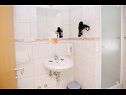 Apartmány a pokoje Anka - with open jacuzzi: SA4(2), SA2(2), R1(2), R3(2), R5(2) Podstrana - Riviera Split  - Pokoj - R1(2): koupelna s WC