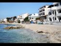 Apartmány Vini- beautiful garden and terrase A4(4+2) Podstrana - Riviera Split  - pláž