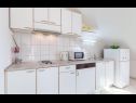 Apartmány Vini- beautiful garden and terrase A4(4+2) Podstrana - Riviera Split  - Apartmán - A4(4+2): kuchyně