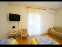Apartmány Marija - 120 m from the beach : A1(4+1), SA3(2) Podstrana - Riviera Split  - Apartmán - A1(4+1): ložnice