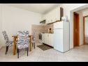 Apartmány Jurica - 300 m from sea: A1 Lea(2+1), A2 Roko(2+1) Split - Riviera Split  - Apartmán - A2 Roko(2+1): kuchyně a jídelna