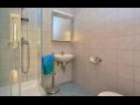 Pokoje Marija - rooms with pool: R2(3), R1(3), R3(2), R4(3) Trilj - Riviera Split  - Pokoj - R2(3): koupelna s WC