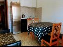 Apartmány Per - 80 m from beach: SA2(2+1), A5(3), A6(2+1), A45(8), SA3(3), A7(2+1) Marina - Riviera Trogir  - Apartmán - A45(8): kuchyně a jídelna