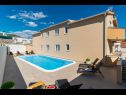 Apartmány Lux 1 - heated pool: A1(4), A4(4) Marina - Riviera Trogir  - bazén (dům a okolí)