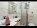 Apartmány Lux 1 - heated pool: A1(4), A4(4) Marina - Riviera Trogir  - Apartmán - A4(4): koupelna s WC