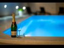 Apartmány Lux 3 - heated pool: A5(4+2), A6(4+2) Marina - Riviera Trogir  - bazén