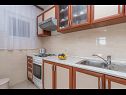 Apartmány Vin - 40 m from sea: A1 (4+1), A2 (2+2), A3 (2+2) Seget Donji - Riviera Trogir  - Apartmán - A1 (4+1): kuchyně