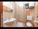 Apartmány Vin - 40 m from sea: A1 (4+1), A2 (2+2), A3 (2+2) Seget Donji - Riviera Trogir  - Apartmán - A2 (2+2): koupelna s WC