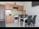 Apartmány Vin - 40 m from sea: A1 (4+1), A2 (2+2), A3 (2+2) Seget Donji - Riviera Trogir  - Apartmán - A2 (2+2): kuchyně a jídelna