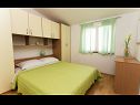 Apartmány Mare - 30 m from pebble beach: SA1(2), SA2(2), A3(4), A4(4), A5(8) Seget Vranjica - Riviera Trogir  - Apartmán - A4(4): ložnice