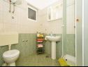 Apartmány Žar - free parking A1(4+1), A2(2+2), A3(2+2), A4(4+1) Seget Vranjica - Riviera Trogir  - Apartmán - A4(4+1): koupelna s WC