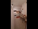 Apartmány Žeki - 20 m from the sea: A1(3), SA2 (2) Seget Vranjica - Riviera Trogir  - Apartmán - A1(3): kuchyně a jídelna