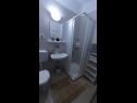Apartmány Žeki - 20 m from the sea: A1(3), SA2 (2) Seget Vranjica - Riviera Trogir  - Apartmán - A1(3): koupelna s WC