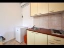 Apartmány Mare - 30 m from pebble beach: SA1(2), SA2(2), A3(4), A4(4), A5(8) Seget Vranjica - Riviera Trogir  - Studio apartmán - SA1(2): kuchyně