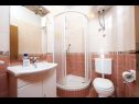 Apartmány Mare - 30 m from pebble beach: SA1(2), SA2(2), A3(4), A4(4), A5(8) Seget Vranjica - Riviera Trogir  - Apartmán - A3(4): koupelna s WC