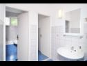 Apartmány Snješka  - 20 m from the sea : A1(9), A2(6+2) Seget Vranjica - Riviera Trogir  - Apartmán - A1(9): koupelna s WC