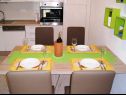 Apartmány Tih - 20 m from sea: A1 Ruzmarin(2+2), A2 Maslina(2+2) Sevid - Riviera Trogir  - Apartmán - A1 Ruzmarin(2+2): kuchyně a jídelna