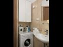 Apartmány Tih - 20 m from sea: A1 Ruzmarin(2+2), A2 Maslina(2+2) Sevid - Riviera Trogir  - Apartmán - A2 Maslina(2+2): koupelna s WC