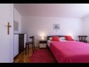 Apartmány Stipe - 25m from the sea: A1(4+1) Sevid - Riviera Trogir  - Apartmán - A1(4+1): ložnice