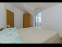 Apartmány Mil - 80m from the sea A1(4+1), A2(2) Sevid - Riviera Trogir  - Apartmán - A1(4+1): ložnice