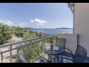Apartmány Mil - 80m from the sea A1(4+1), A2(2) Sevid - Riviera Trogir  - Apartmán - A2(2): balkón