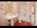 Apartmány a pokoje Jare - in old town R1 zelena(2), A2 gornji (2+2) Trogir - Riviera Trogir  - Apartmán - A2 gornji (2+2): koupelna s WC